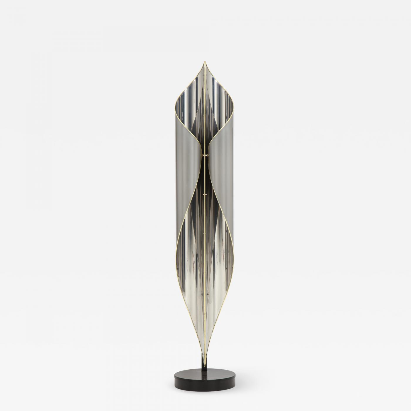 An Italian floor lamp in chrome and steel. Circa 1970.